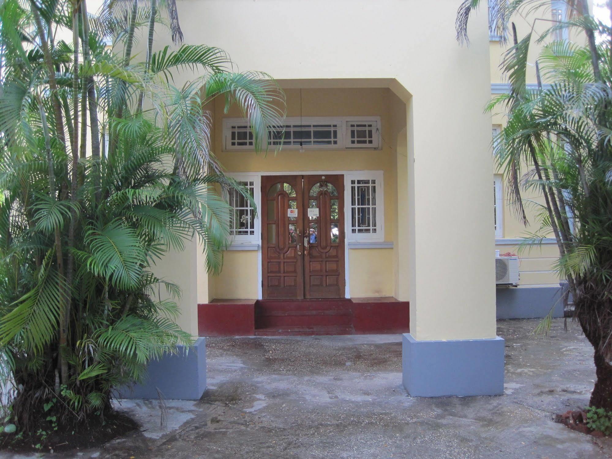 Golden Guest Inn Rangum Exterior foto